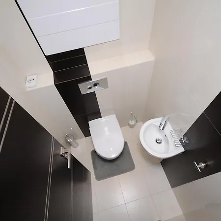 Unipharma Aparthotel 3*