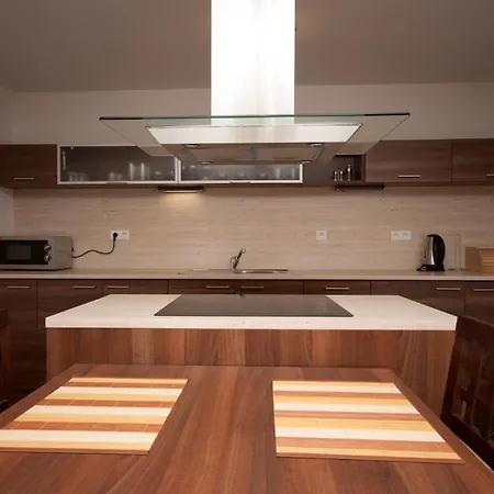 מלון דירות Unipharma 3*