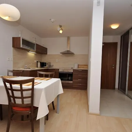 Unipharma מלון דירות דונובאלי