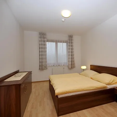 Unipharma מלון דירות